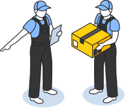 Hai nhân viên giao hàng mặc đồng phục nón và áo xanh, một người cầm thùng hàng màu vàng, người kia chỉ hướng đi.