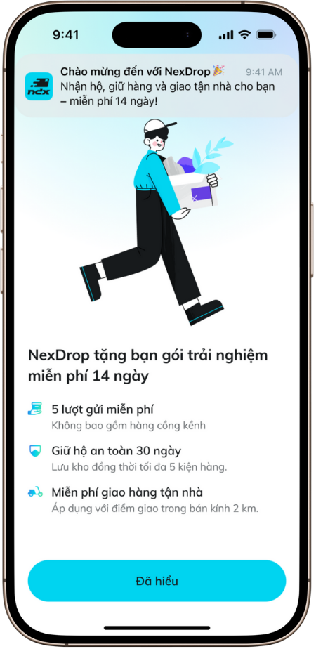 Điện thoại hiển thị ứng dụng NexDrop với thông báo chào mừng tặng gói trải nghiệm miễn phí 14 ngày, các ưu đãi gồm 5 lượt gửi miễn phí, giữ hộ an toàn 30 ngày, và miễn phí giao hàng tận nhà trong bán kính 2 km, nút Đã hiểu màu xanh.